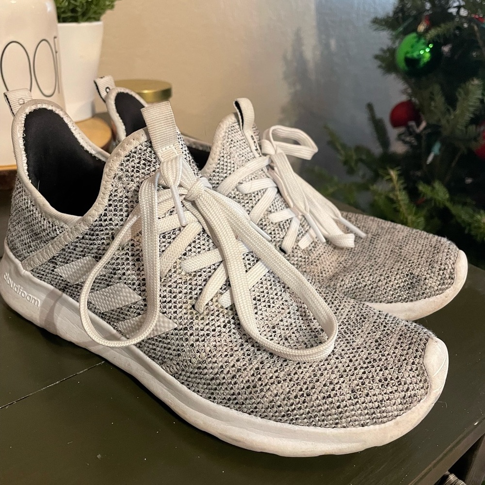 Women’s Adidas Cloudfoam white shoes size 7